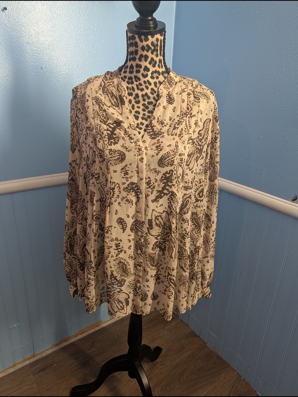 Knox Rose Cream and Brown Paisley V-Neck Tunic Blouse